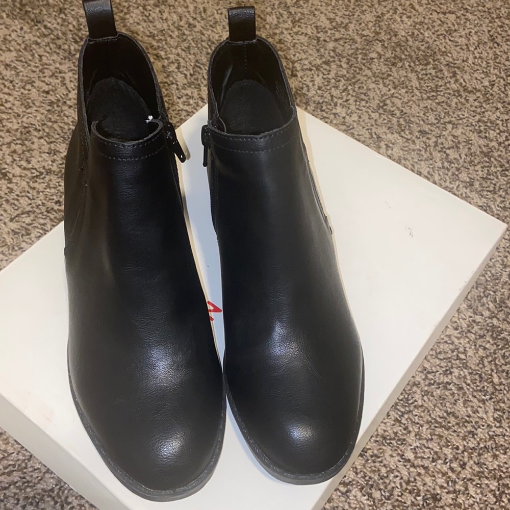 Cadee black booties